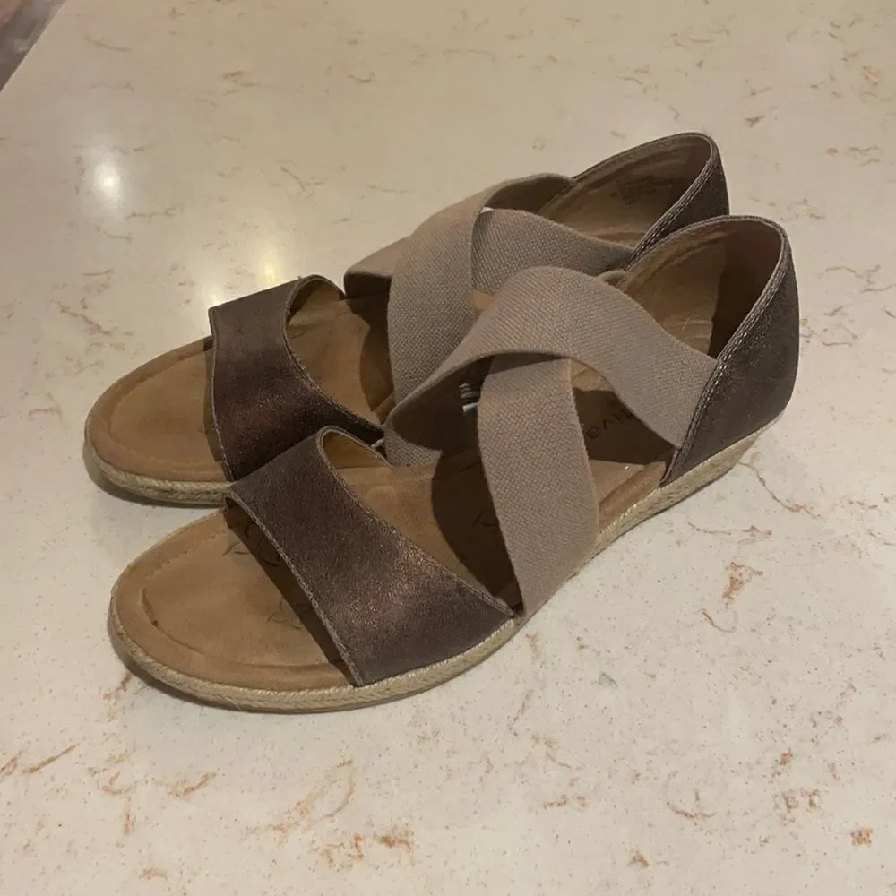 Comfortiva with Pillowtop espadrille strapped sandals SZ 8